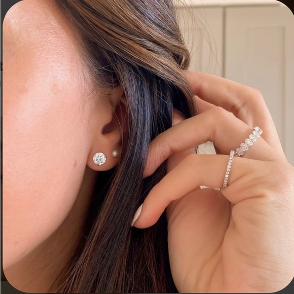 White Gold Studs - Picture 5 of 6